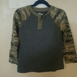 Like new boys long sleeved t-shirt